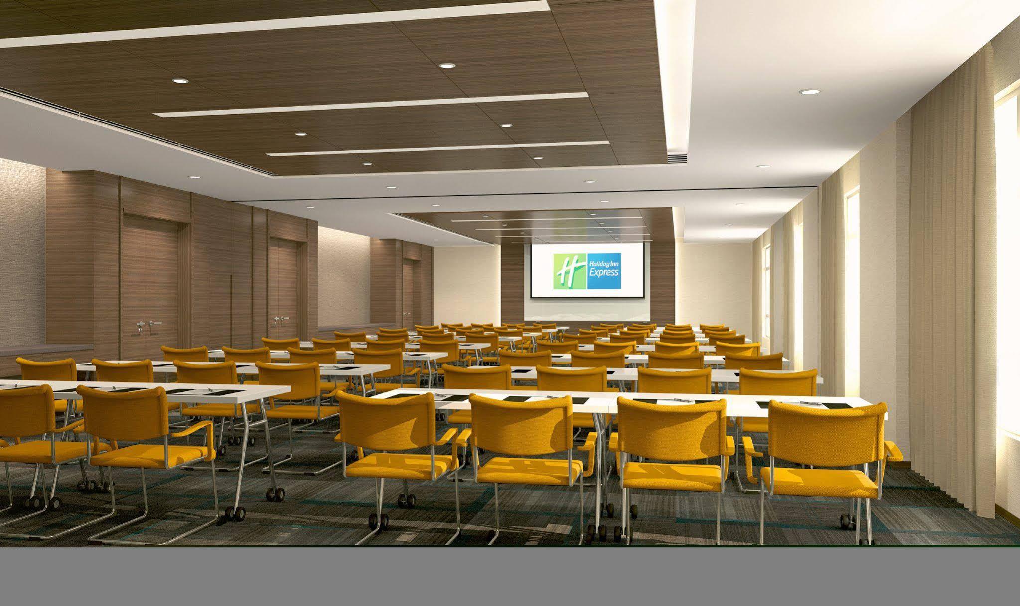 Holiday Inn Express Chengdu Huanhuaxi By Ihg-Near Jinsha Site Musem,Near Wuhou Temple Museum,Welcome Drinks,Free Gym,Free Self-Service Laundry Exterior photo