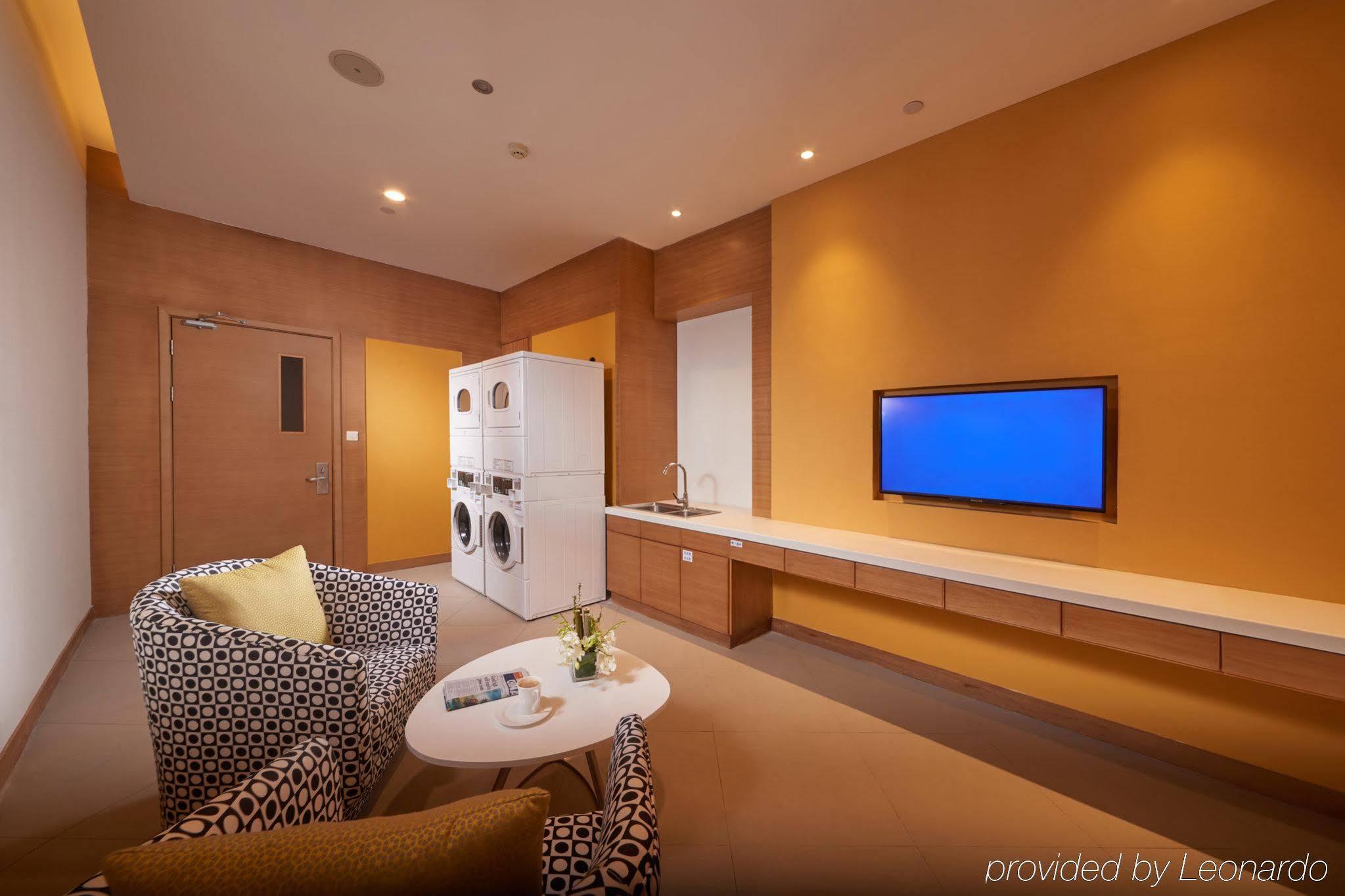 Holiday Inn Express Chengdu Huanhuaxi By Ihg-Near Jinsha Site Musem,Near Wuhou Temple Museum,Welcome Drinks,Free Gym,Free Self-Service Laundry Exterior photo