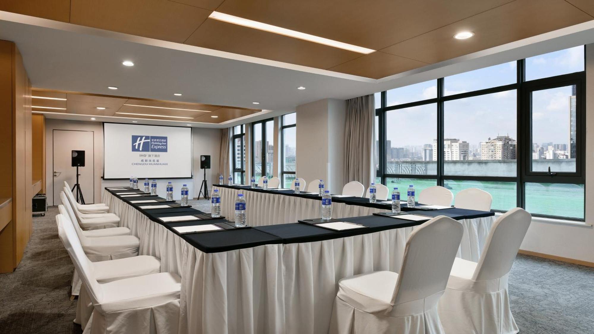 Holiday Inn Express Chengdu Huanhuaxi By Ihg-Near Jinsha Site Musem,Near Wuhou Temple Museum,Welcome Drinks,Free Gym,Free Self-Service Laundry Exterior photo