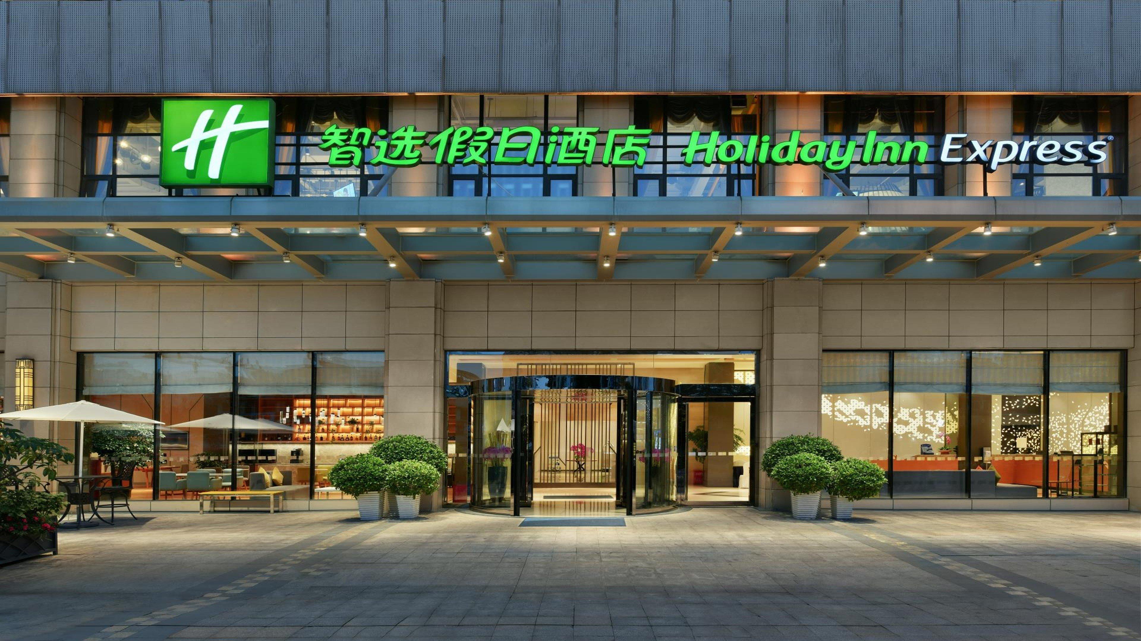 Holiday Inn Express Chengdu Huanhuaxi By Ihg-Near Jinsha Site Musem,Near Wuhou Temple Museum,Welcome Drinks,Free Gym,Free Self-Service Laundry Exterior photo