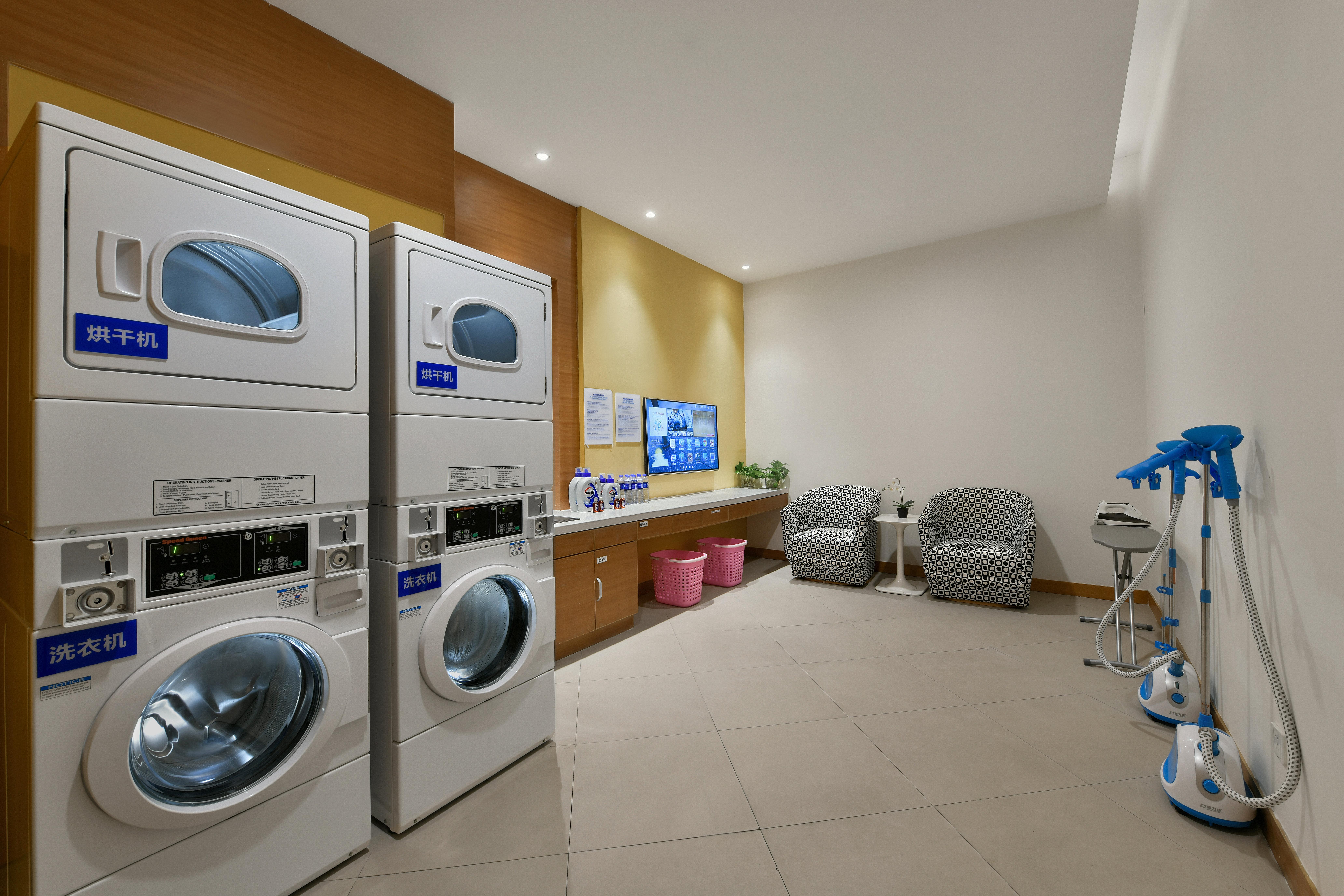 Holiday Inn Express Chengdu Huanhuaxi By Ihg-Near Jinsha Site Musem,Near Wuhou Temple Museum,Welcome Drinks,Free Gym,Free Self-Service Laundry Exterior photo