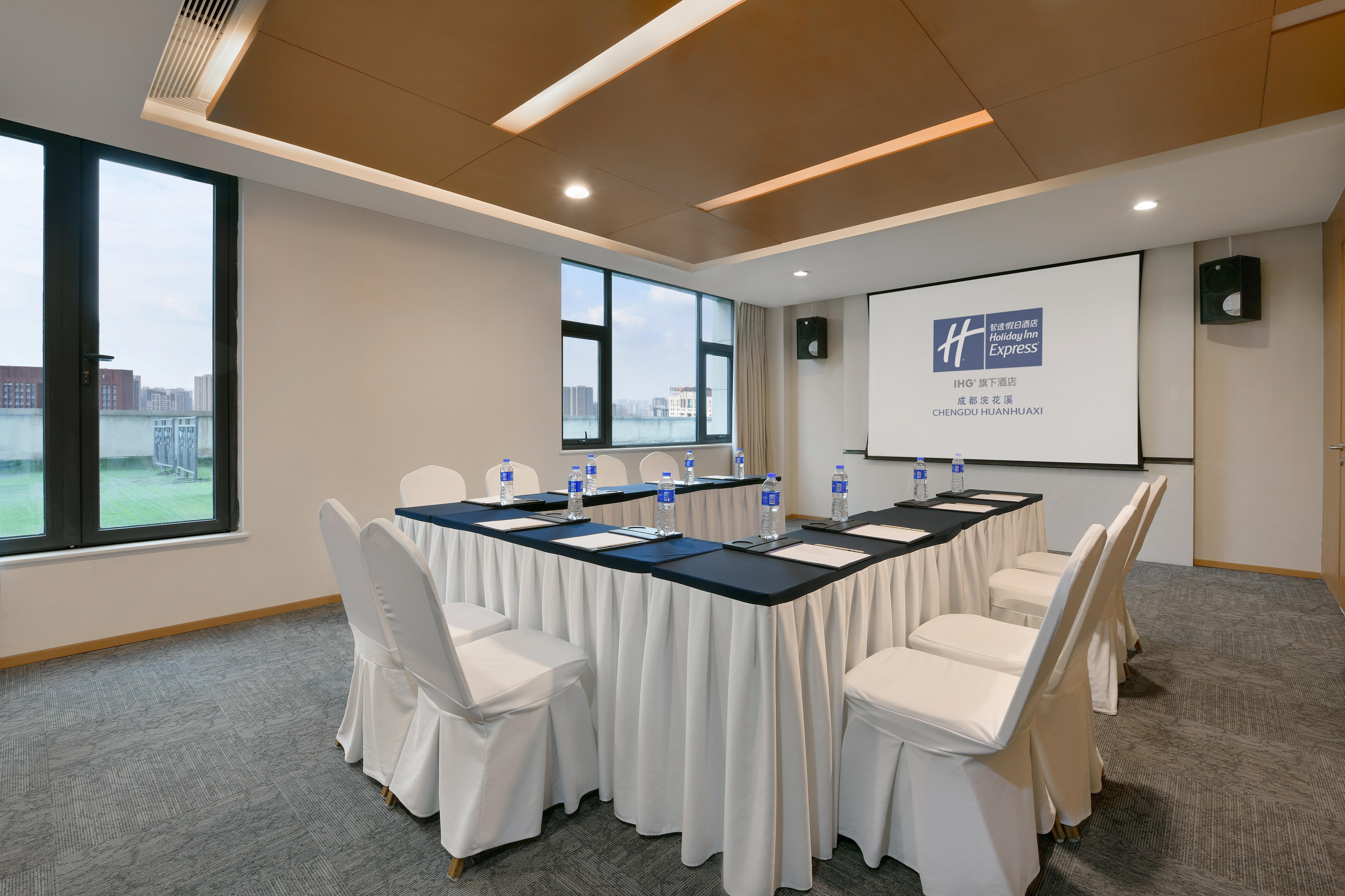 Holiday Inn Express Chengdu Huanhuaxi By Ihg-Near Jinsha Site Musem,Near Wuhou Temple Museum,Welcome Drinks,Free Gym,Free Self-Service Laundry Exterior photo