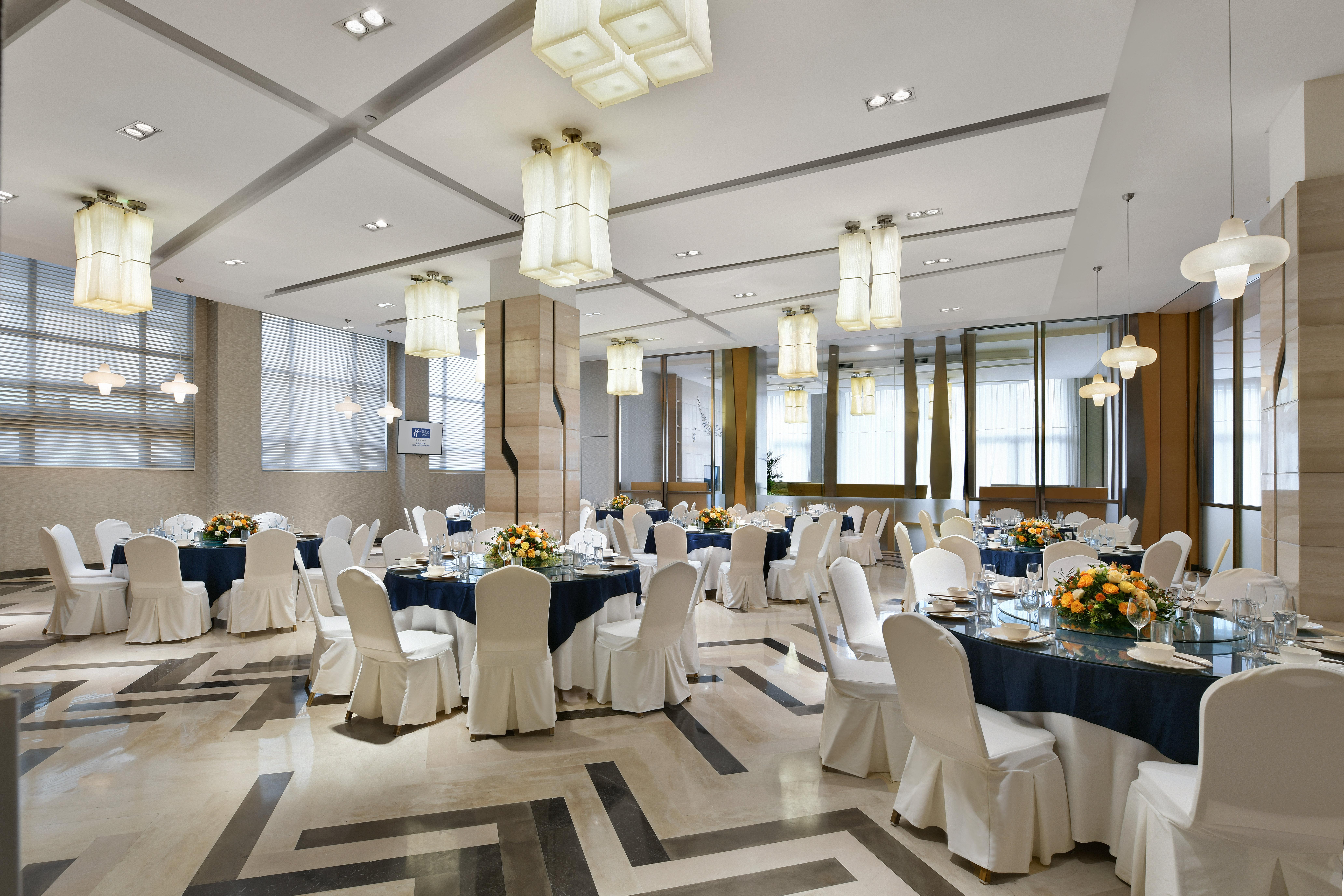 Holiday Inn Express Chengdu Huanhuaxi By Ihg-Near Jinsha Site Musem,Near Wuhou Temple Museum,Welcome Drinks,Free Gym,Free Self-Service Laundry Exterior photo