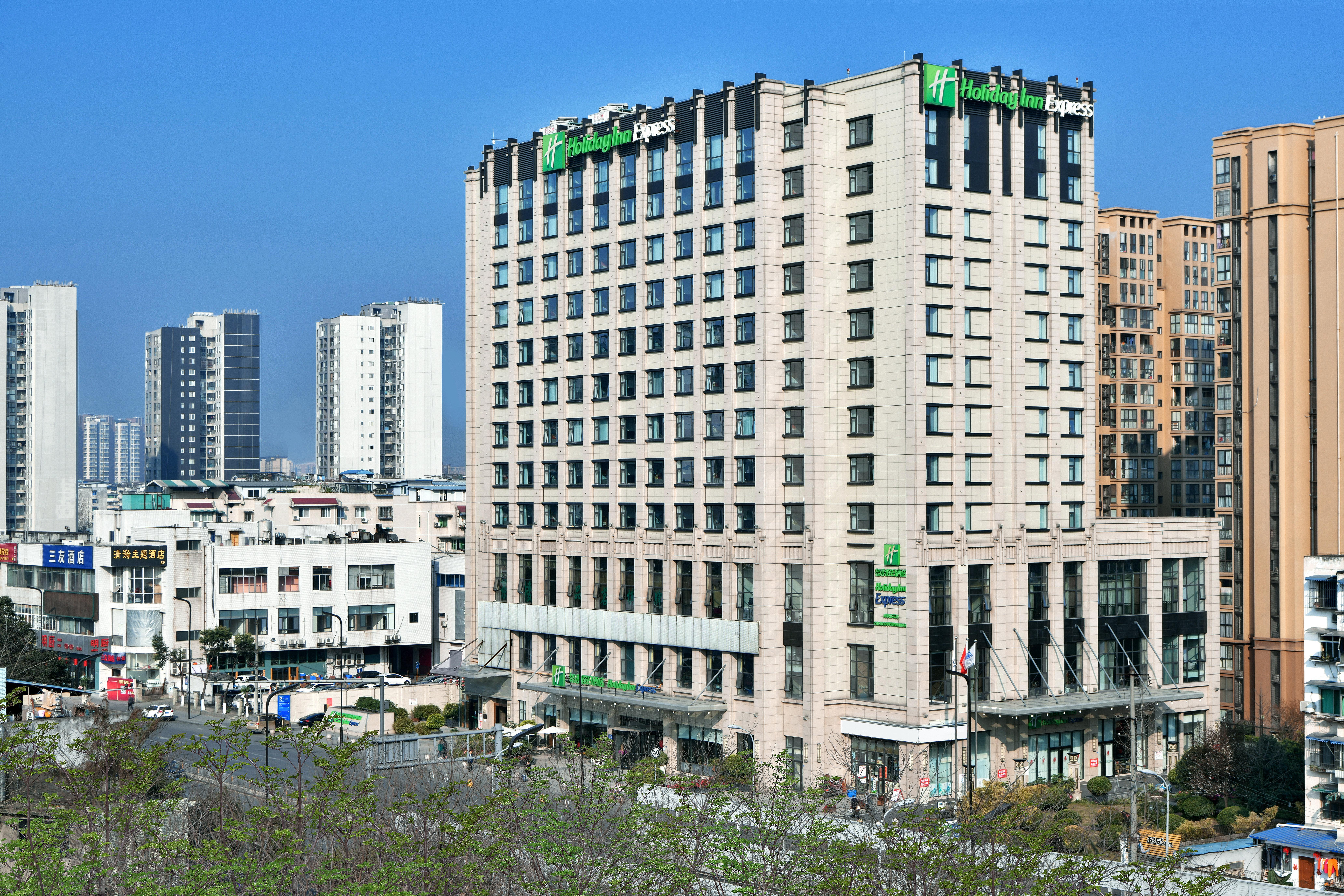Holiday Inn Express Chengdu Huanhuaxi By Ihg-Near Jinsha Site Musem,Near Wuhou Temple Museum,Welcome Drinks,Free Gym,Free Self-Service Laundry Exterior photo