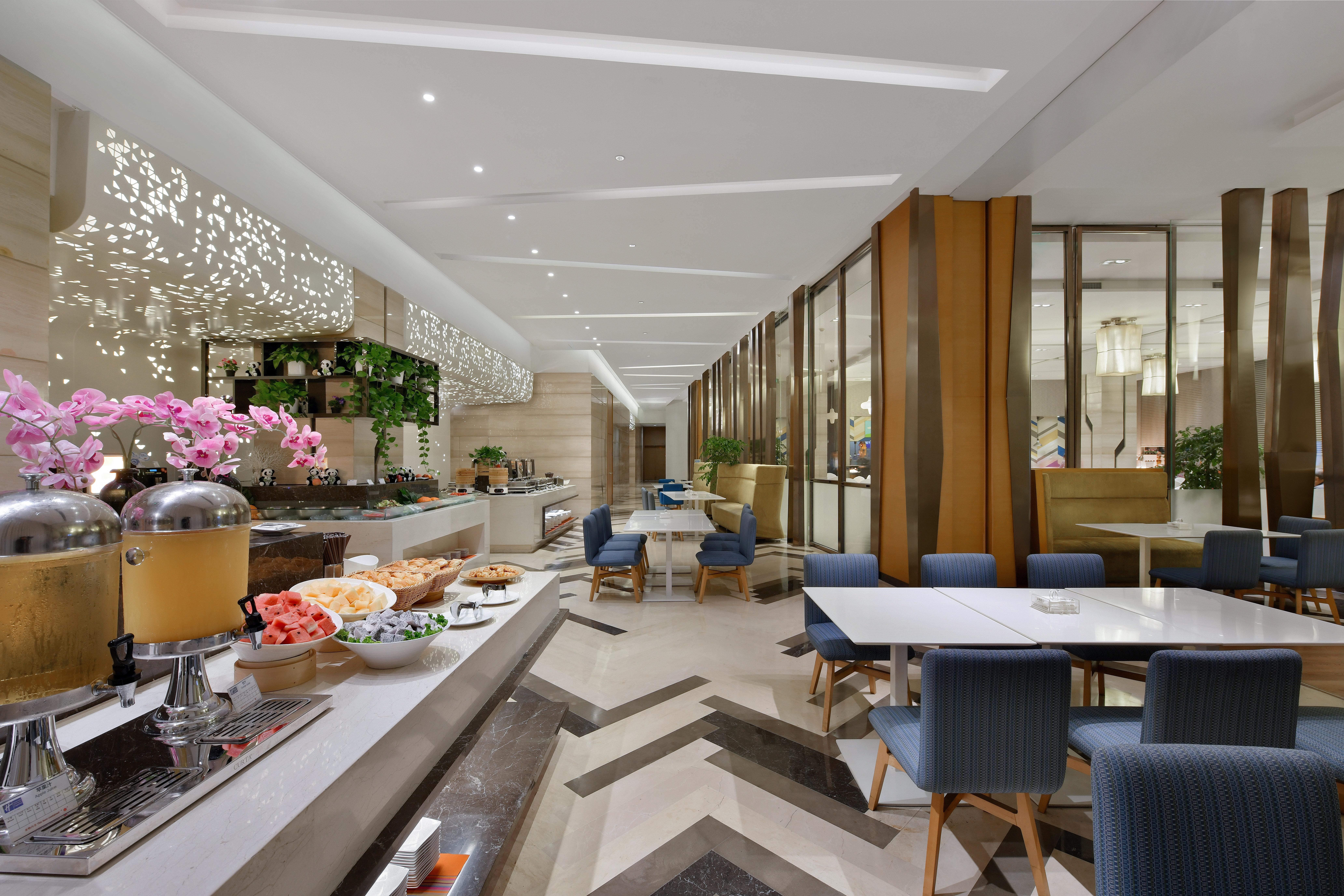 Holiday Inn Express Chengdu Huanhuaxi By Ihg-Near Jinsha Site Musem,Near Wuhou Temple Museum,Welcome Drinks,Free Gym,Free Self-Service Laundry Exterior photo