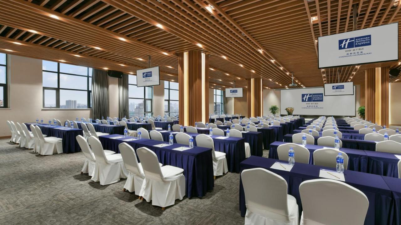 Holiday Inn Express Chengdu Huanhuaxi By Ihg-Near Jinsha Site Musem,Near Wuhou Temple Museum,Welcome Drinks,Free Gym,Free Self-Service Laundry Exterior photo