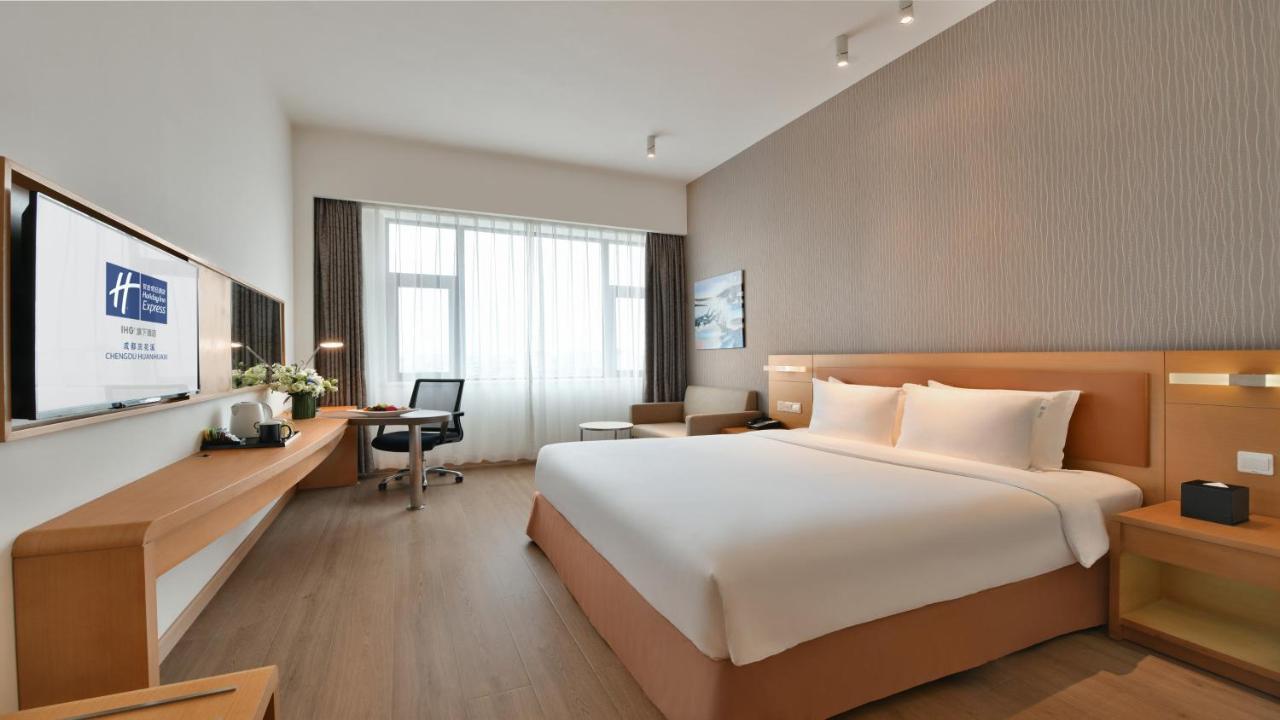 Holiday Inn Express Chengdu Huanhuaxi By Ihg-Near Jinsha Site Musem,Near Wuhou Temple Museum,Welcome Drinks,Free Gym,Free Self-Service Laundry Exterior photo