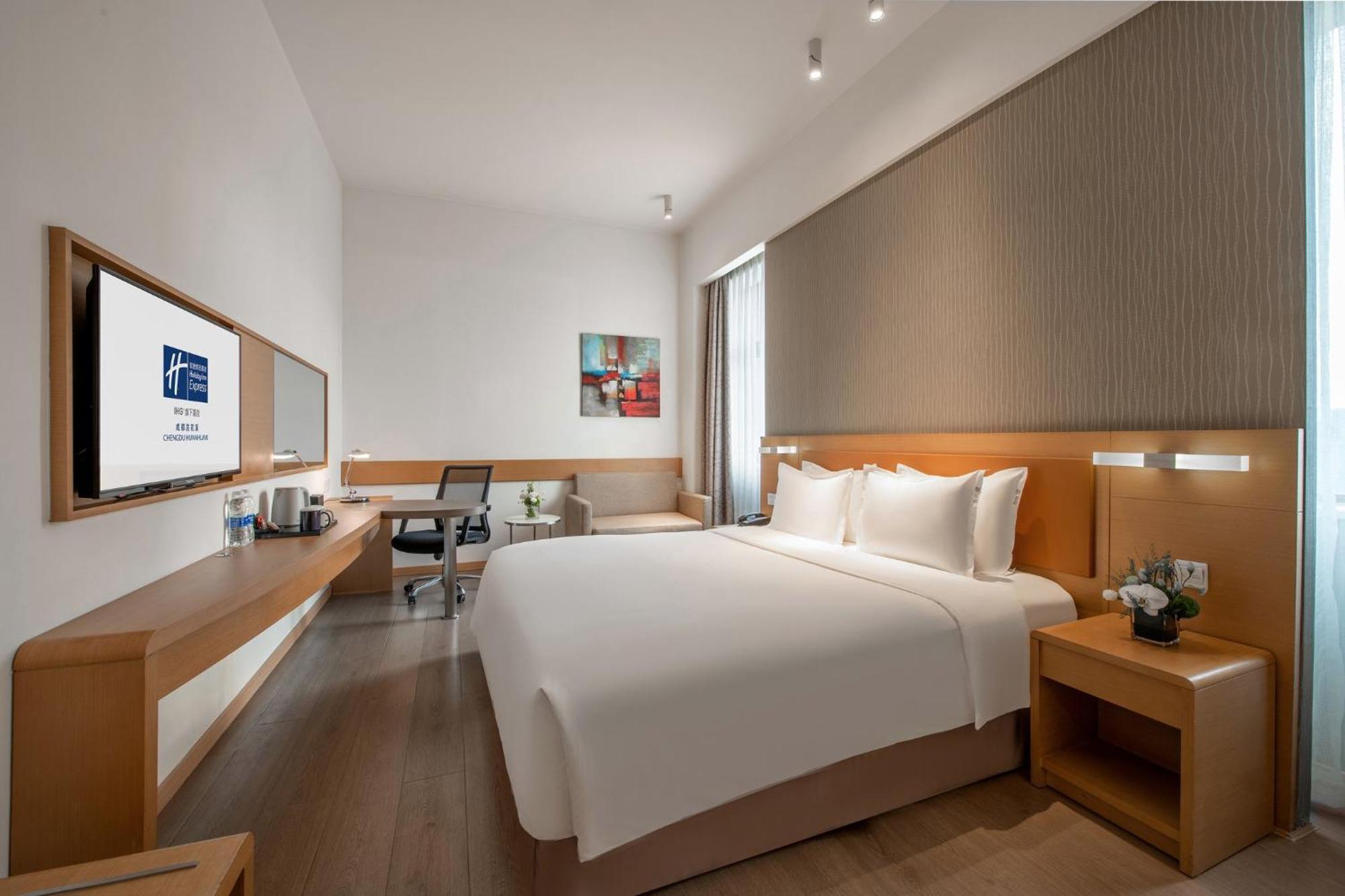Holiday Inn Express Chengdu Huanhuaxi By Ihg-Near Jinsha Site Musem,Near Wuhou Temple Museum,Welcome Drinks,Free Gym,Free Self-Service Laundry Exterior photo