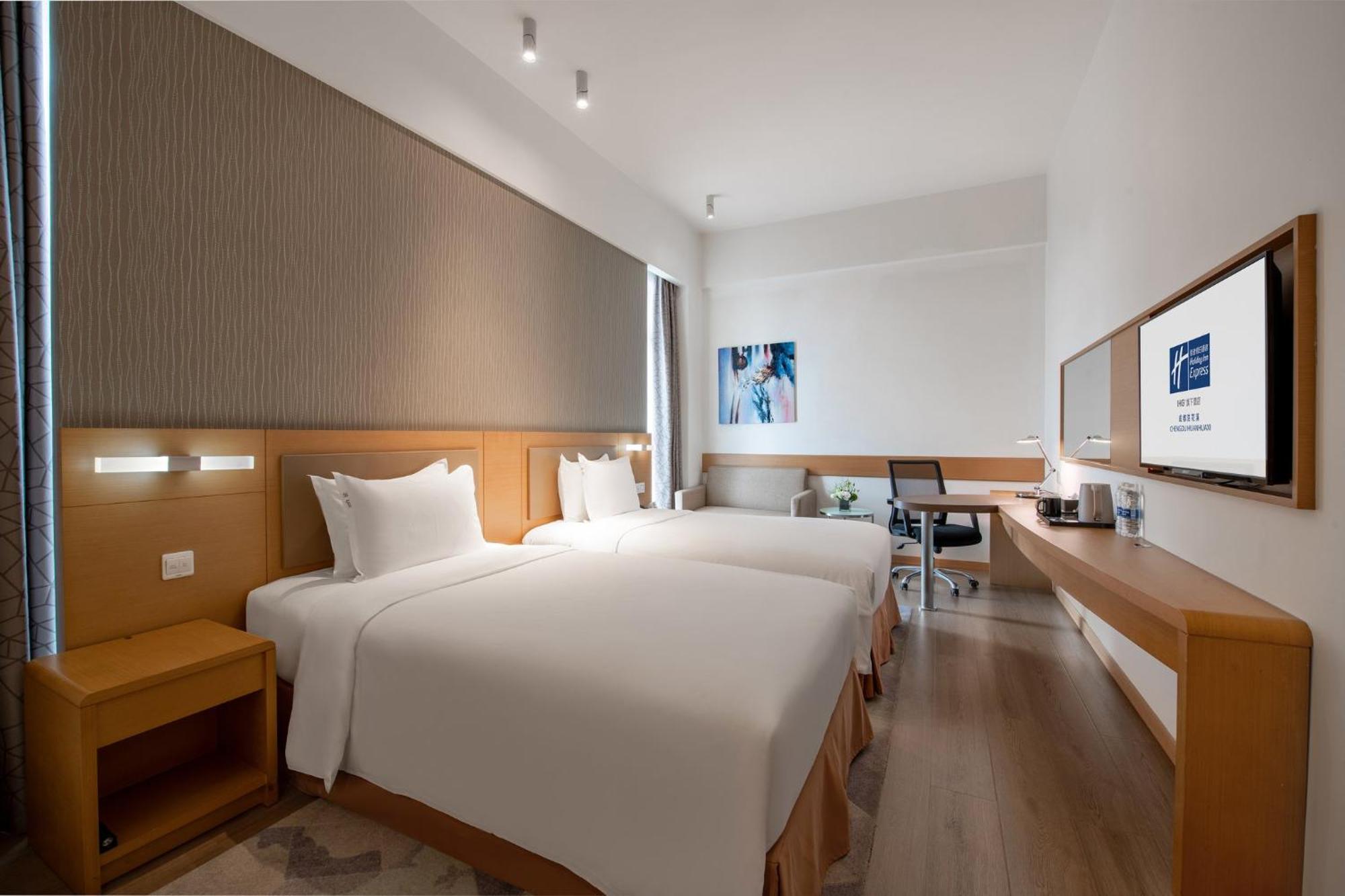 Holiday Inn Express Chengdu Huanhuaxi By Ihg-Near Jinsha Site Musem,Near Wuhou Temple Museum,Welcome Drinks,Free Gym,Free Self-Service Laundry Exterior photo