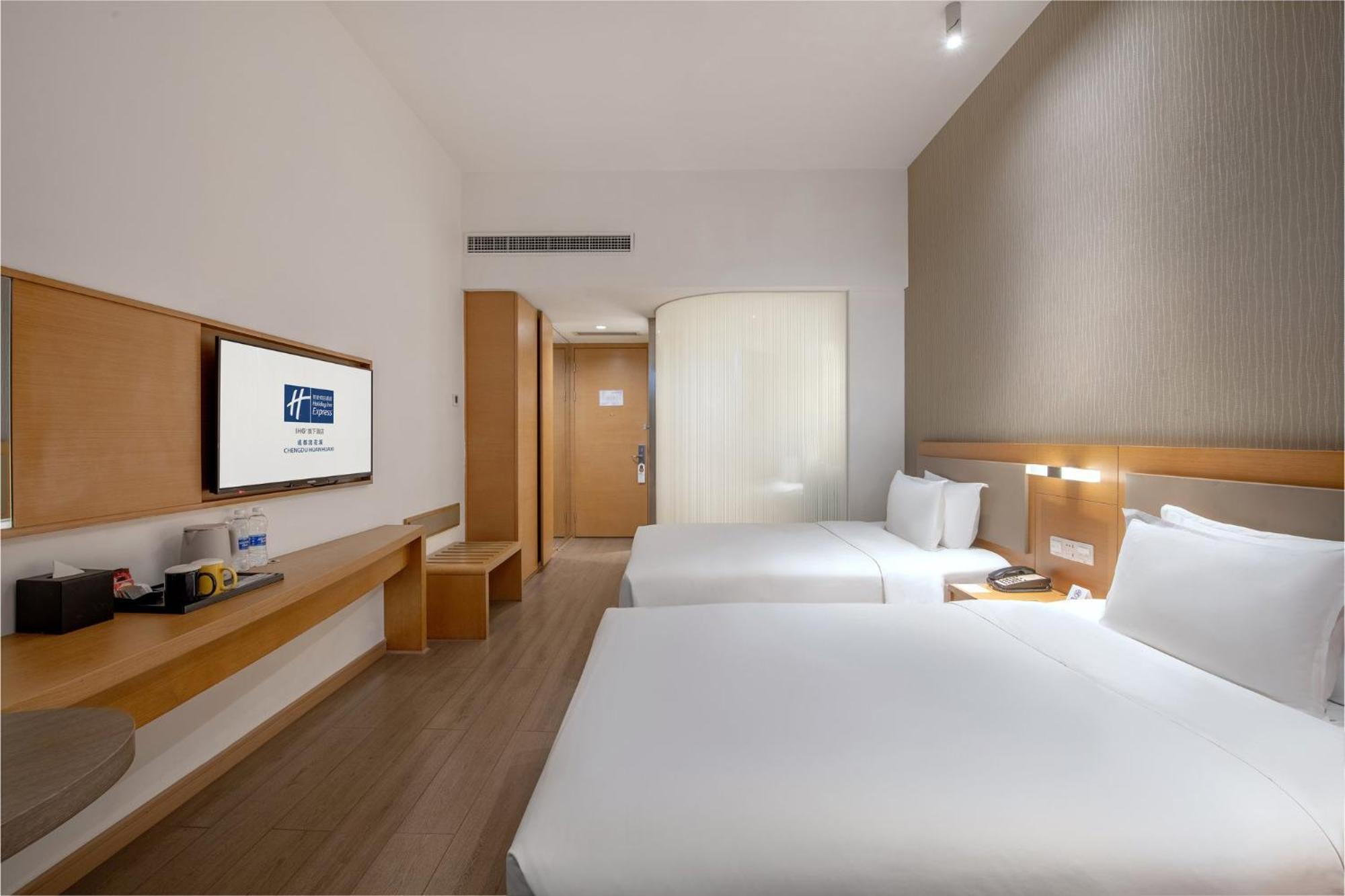 Holiday Inn Express Chengdu Huanhuaxi By Ihg-Near Jinsha Site Musem,Near Wuhou Temple Museum,Welcome Drinks,Free Gym,Free Self-Service Laundry Exterior photo