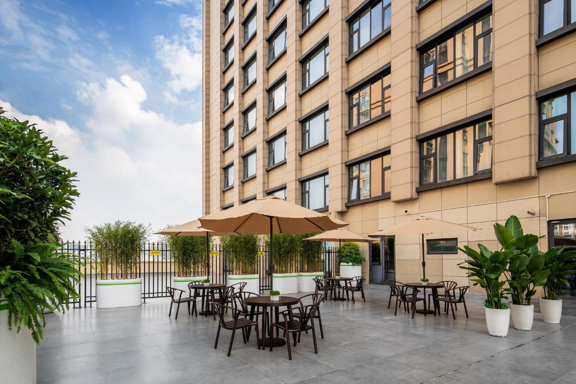 Holiday Inn Express Chengdu Huanhuaxi By Ihg-Near Jinsha Site Musem,Near Wuhou Temple Museum,Welcome Drinks,Free Gym,Free Self-Service Laundry Exterior photo
