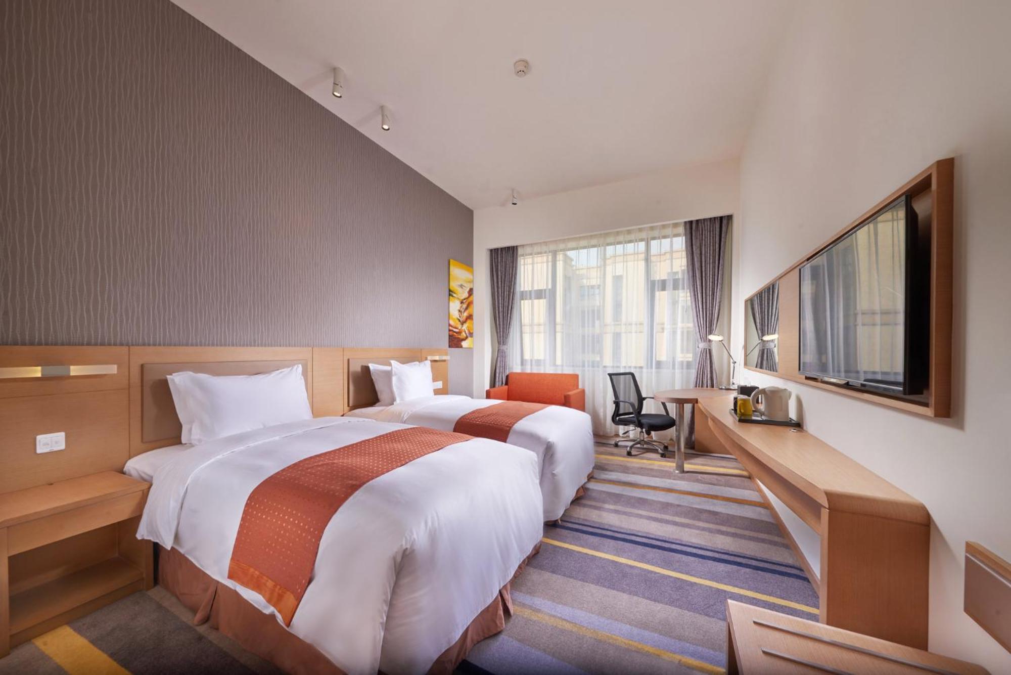 Holiday Inn Express Chengdu Huanhuaxi By Ihg-Near Jinsha Site Musem,Near Wuhou Temple Museum,Welcome Drinks,Free Gym,Free Self-Service Laundry Exterior photo