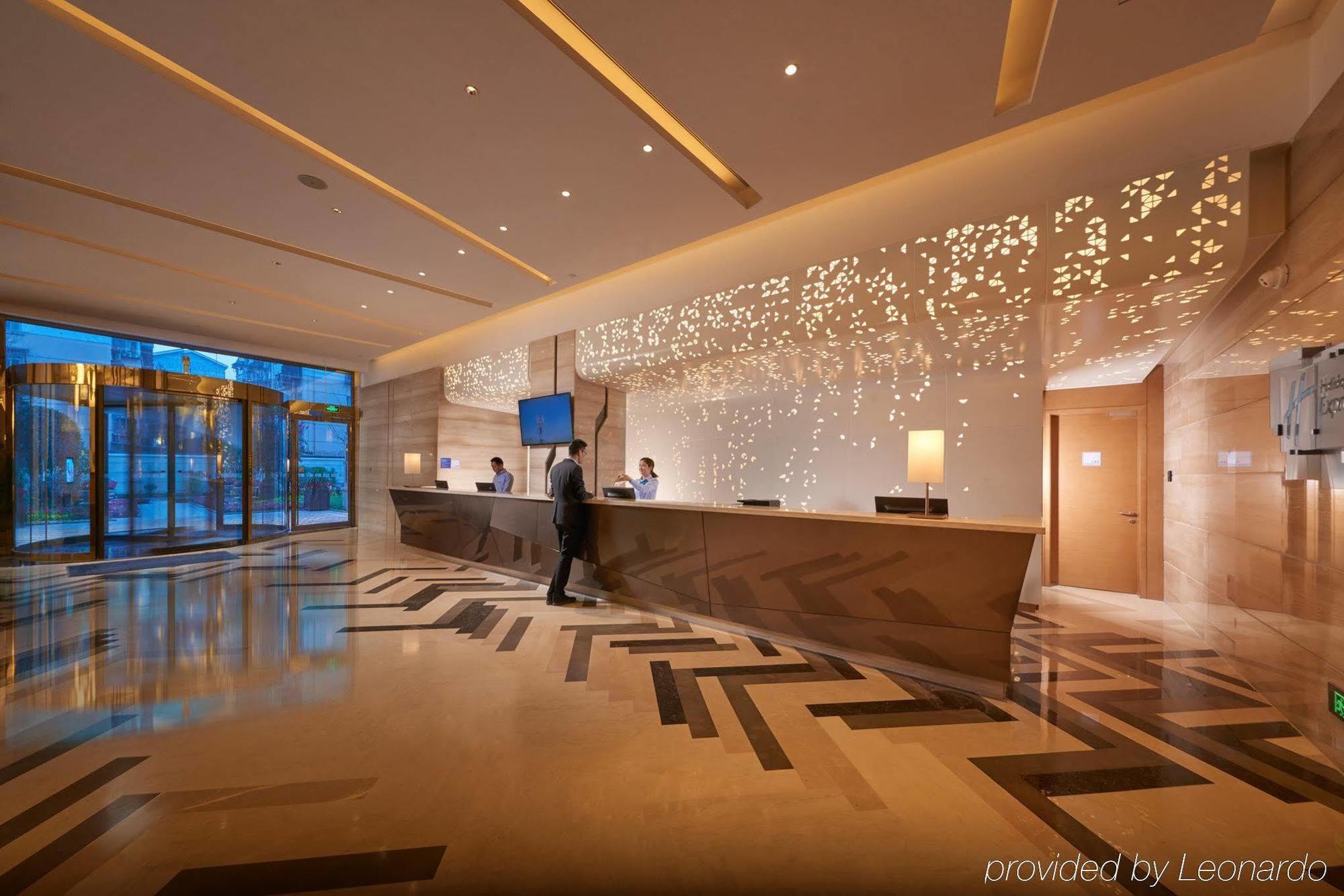 Holiday Inn Express Chengdu Huanhuaxi By Ihg-Near Jinsha Site Musem,Near Wuhou Temple Museum,Welcome Drinks,Free Gym,Free Self-Service Laundry Exterior photo