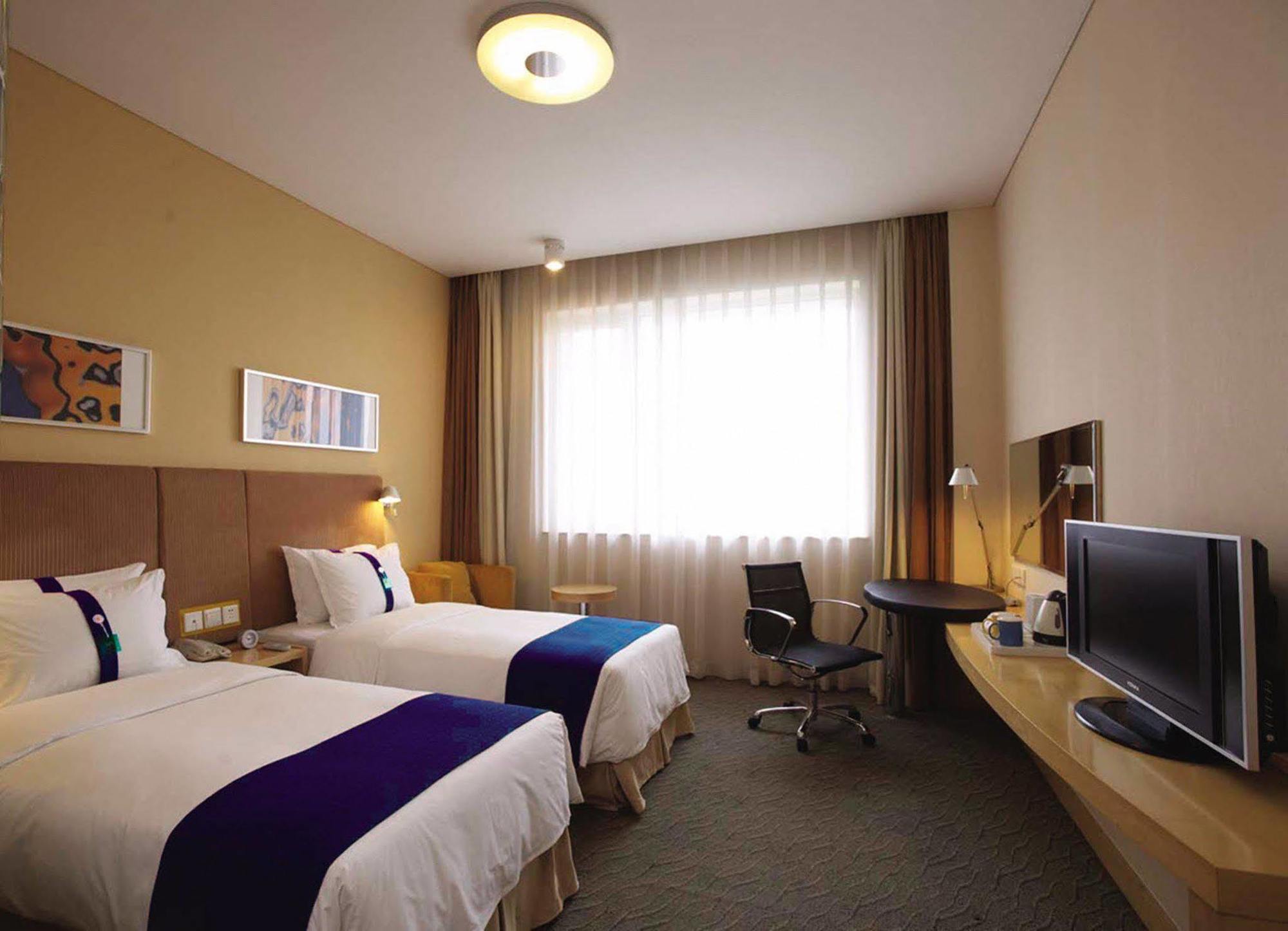 Holiday Inn Express Chengdu Huanhuaxi By Ihg-Near Jinsha Site Musem,Near Wuhou Temple Museum,Welcome Drinks,Free Gym,Free Self-Service Laundry Exterior photo